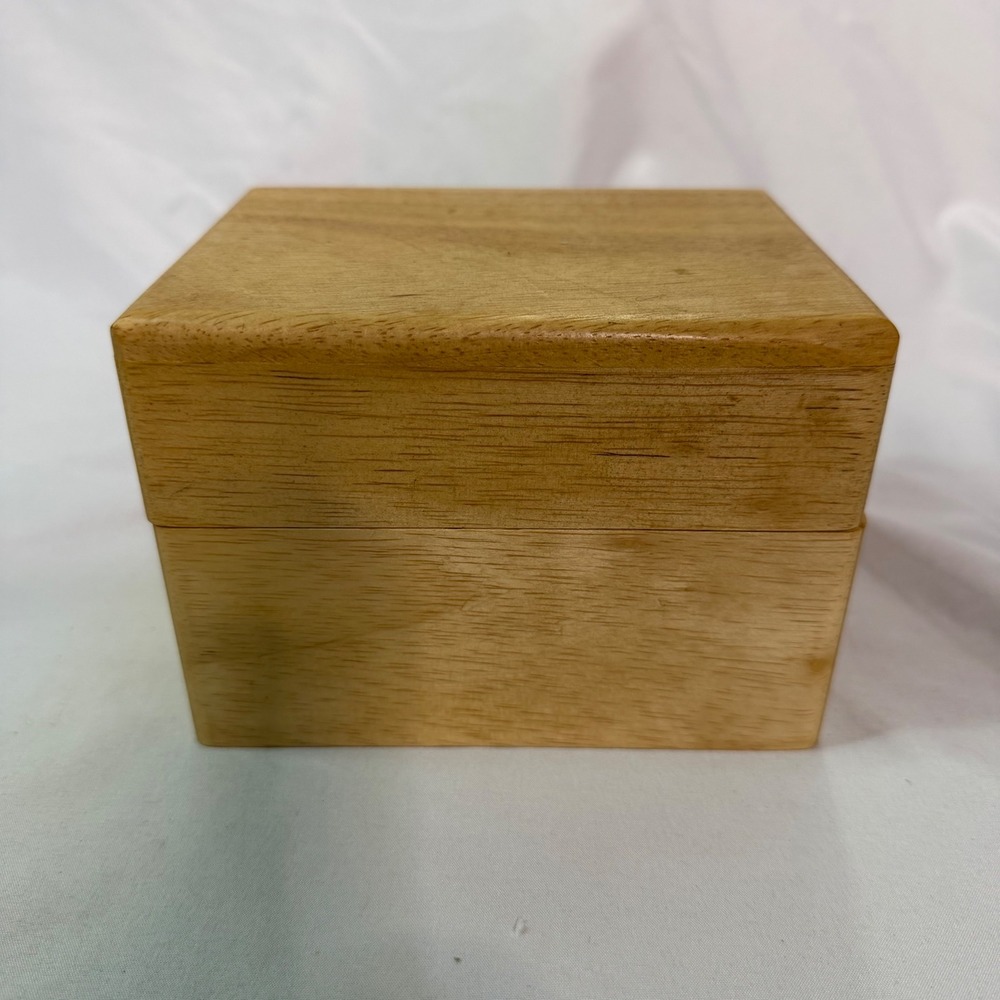 Vintage Natural Wood Keepsake Box Small Hinged Storage Chest Made in Taiwan‎ ROC